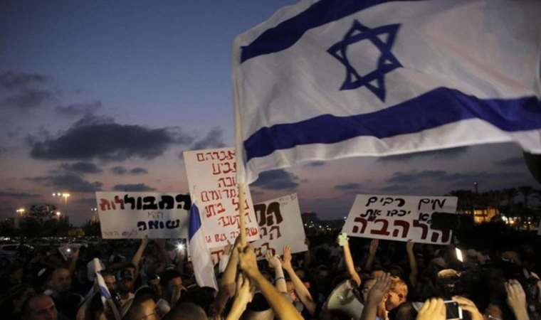 Öğrenci yurdu önünde ırkçılık: ‘Araplara ölüm’