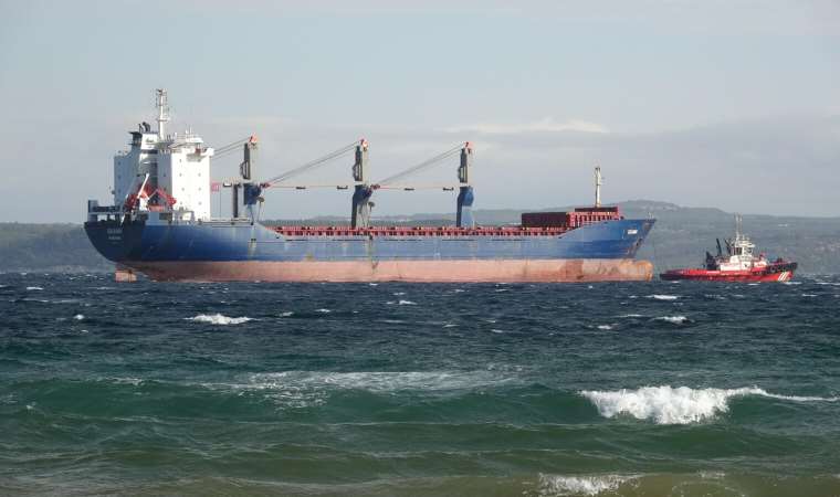 Çanakkale Boğazı’nda kargo gemisinde makine arızası