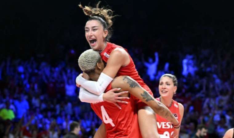 Hande Baladın’dan tırnaklarını eleştirenlere cevap! ‘Bunlar sayesinde blok yaptım’