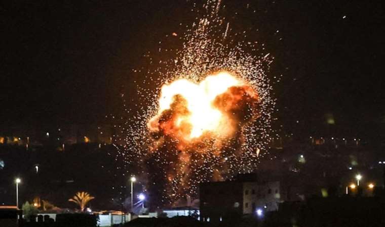 İsrail, Gazze Şeridi’ndeki Maghazi Mülteci Kampı’nı vurdu