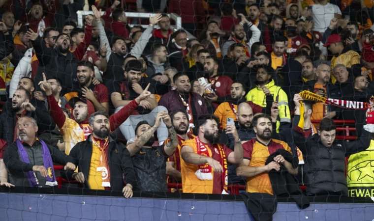 Galatasaray taraftarı takımlarını İngiltere’de yalnız bırakmadı!