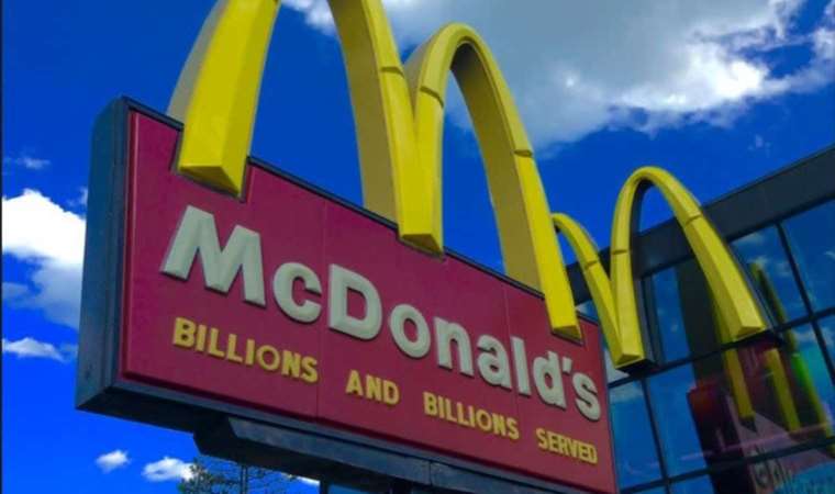 McDonald’s şubesinde fareli protesto