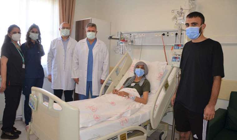 Annesine böbreğini verdi, hayatını kurtardı