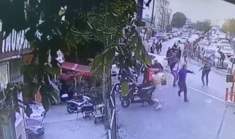2 kişi yaralanmıştı… Adliye önündeki kavganın görüntüleri ortaya çıktı!