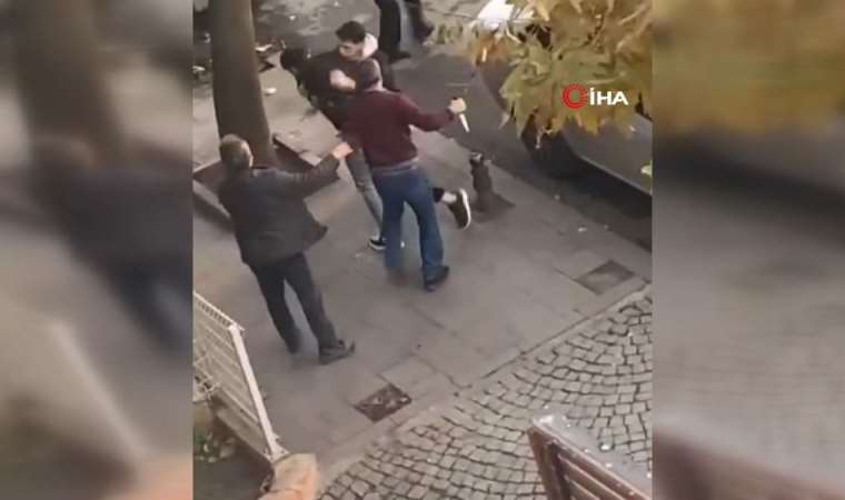 Kameralar kayıttaydı… Sokak ortasında bıçaklı dehşet!