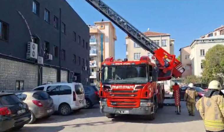 İşçi, belediye binasının çatısında mahsur kaldı!