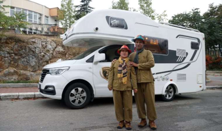 Hayat bu değil düşüncesiyle yola çıkan çift, karavanla dünyayı turluyor