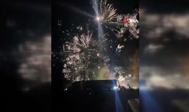 Kanada’da trafik kazası görsel şölene dönüştü