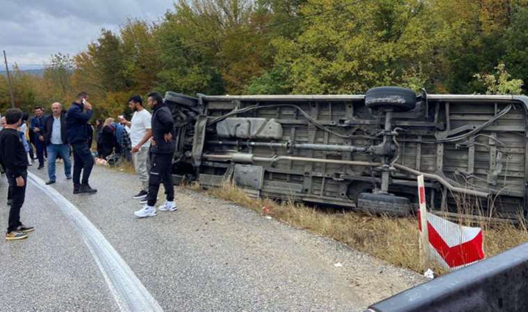 Tekirdağ’da yolcu minibüsü devrildi: 16 yaralı