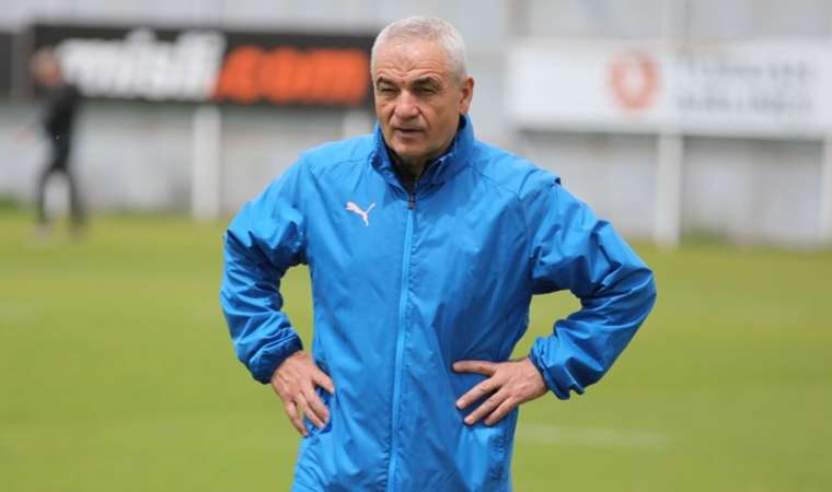 Göreve en yakın isim olduğu iddia edildi: Rıza Çalımbay’dan Beşiktaş mesajı!