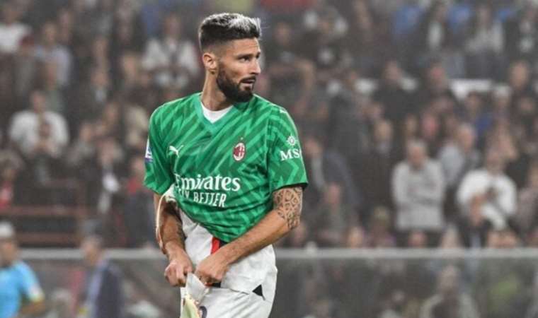 Milan, Giroud’un kaleci formasını satışa çıkardı!