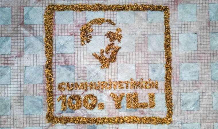 Belediye işçilerinden Atatürk silueti ile ‘100. yıl’ anması