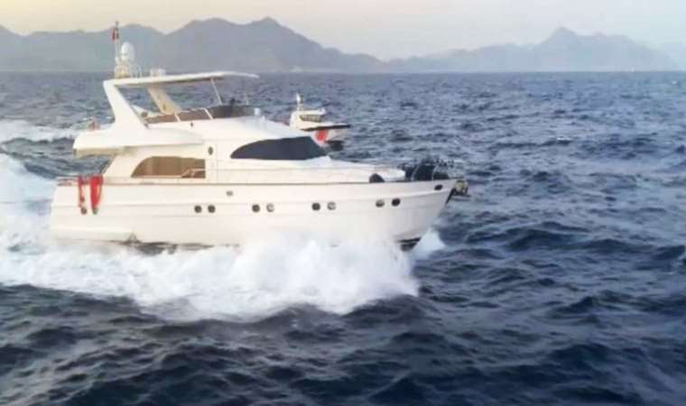 Aralarında eski emniyet müdürü de var… ABD bayraklı motoryat ile kaçarken yakalandılar!