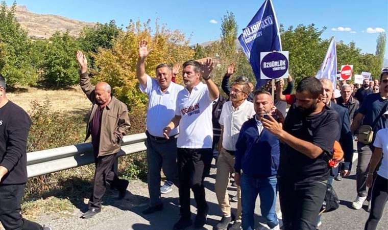 Özgürlük Yürüyüşü’nün 14. günü… Erkan Baş, Amasra’da hayatını kaybeden 43 maden işçisi için yürüyor!