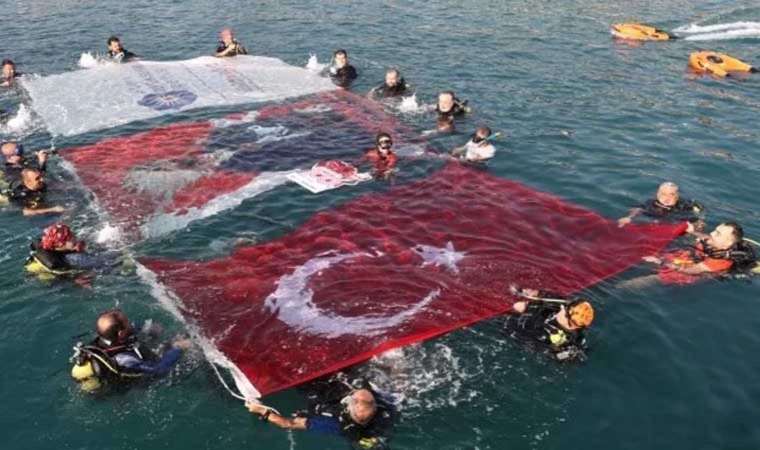Şahika Ercümen’den 100. yıla özel dalış