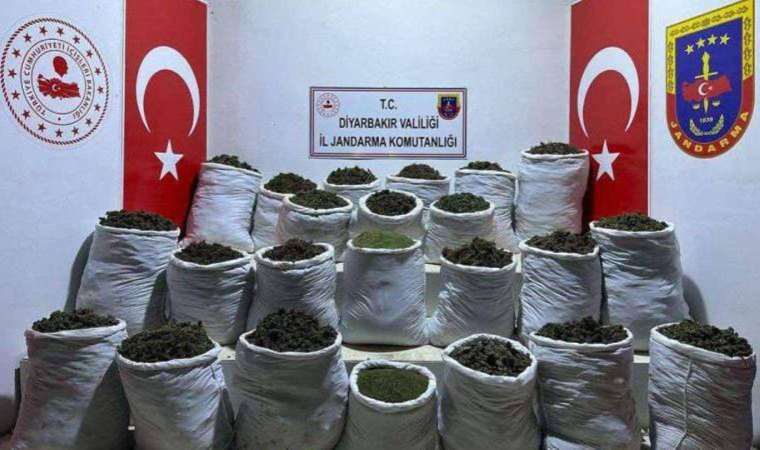Yüzlerce kişiyi zehirleyecekti! Diyarbakır’daki uyuşturucu operasyonunda 435 kilogram esrar ele geçirildi