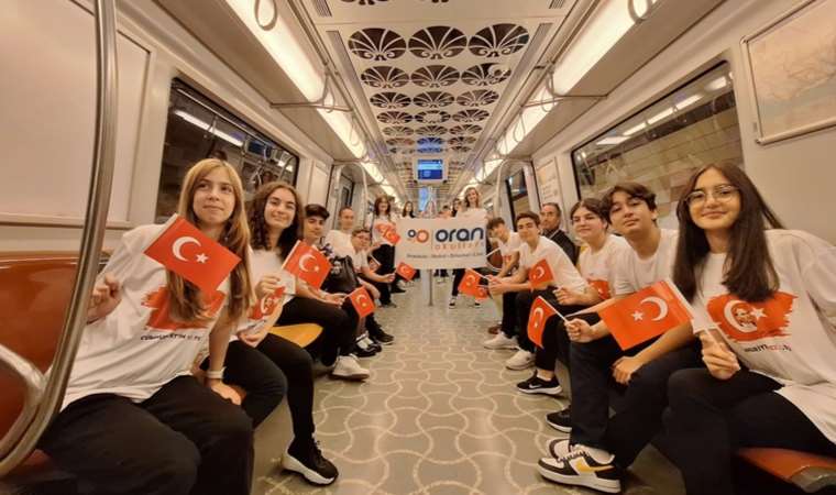 Öğrenciler 100. Yıl coşkusunu metroya taşıdı