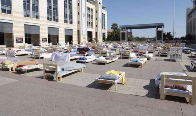 İsrail’de ‘yataklı’ rehine protestosu