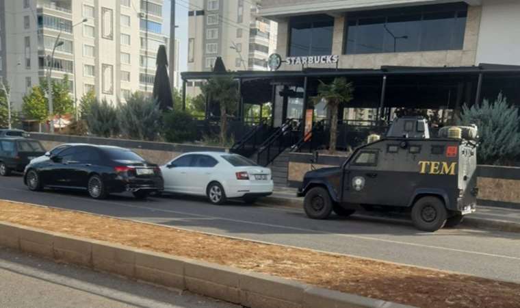 Polis Diyarbakır’da ‘Starbucks’ nöbetine başladı