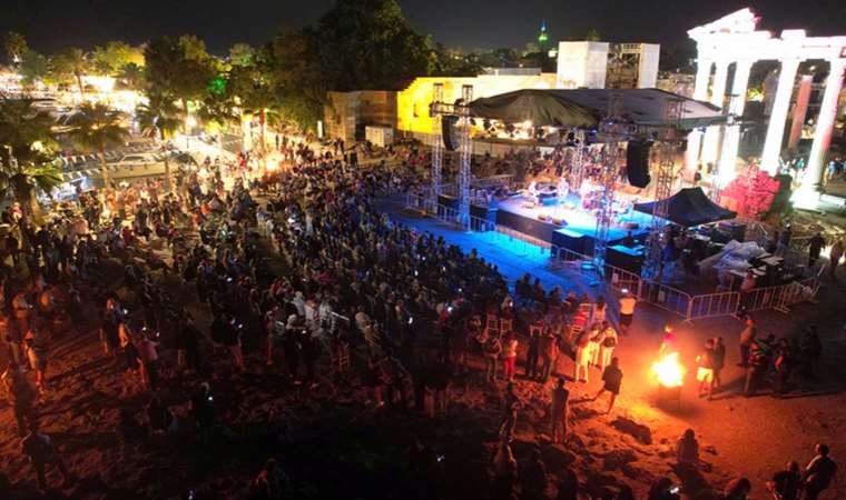 Antalya’da ‘Side Gastro Caz Festivali renkli görüntülere ev sahipliği yaptı