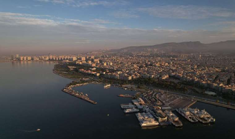 İZSU’dan İzmir Körfezi’ndeki kırmızı renk açıklaması: Mevsimsel