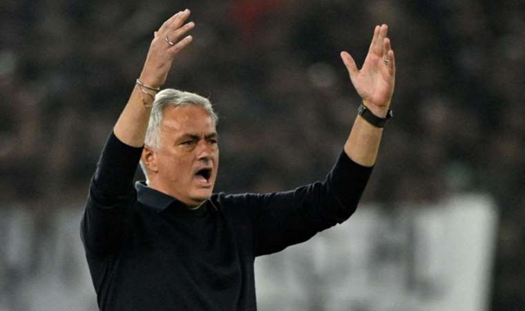 Jose Mourinho’nun kırmızı kart gördüğü maçta Roma 3 puana uzandı!