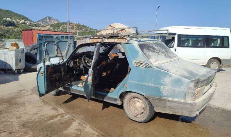 Otomobil, akaryakıt istasyonu çıkışında alev aldı: 2’si çocuk, 3 kişi yaralandı!