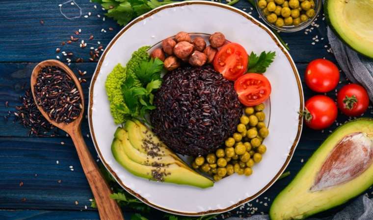 Beyazını bir kenara bırakın, siyahı şifa kaynağı! Lezzetin ve sağlığın karanlık hazinesi…