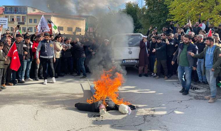 Muş’ta Netanyahu ve Biden’ın maketleri ateşe verildi