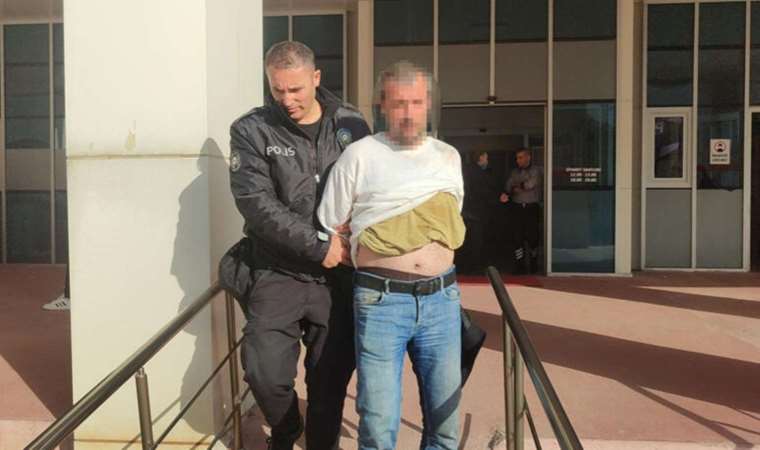 Balta ile park halindeki araçlara saldırdı!