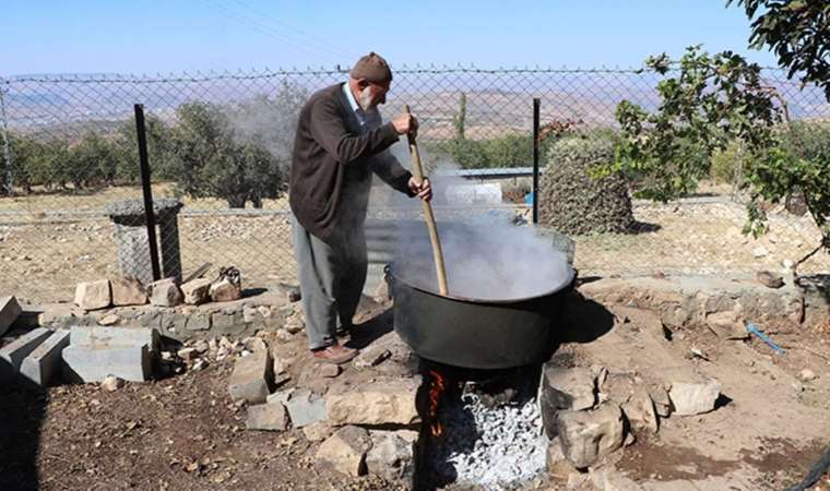 Organik üzümlerden  geleneksel yöntemler ile yapılıyor: Tillo heriresi