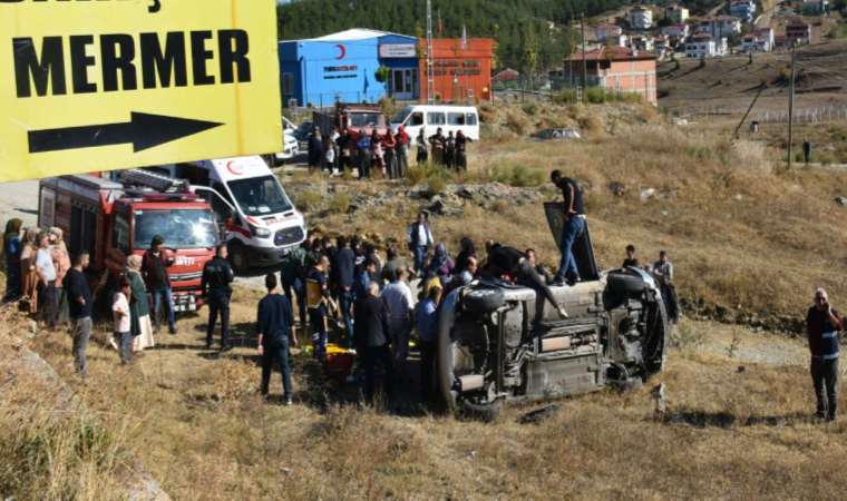 Sinop’ta otomobil tarlaya devrildi… Yaralılar var!