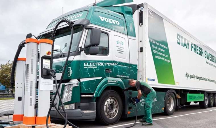 Volvo elektrikli test kamyonu ile sınırları zorluyor: 500 bin kilometre…