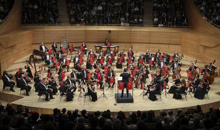 10. Yıl Marşı’nın yarım kalan kısmı 90 yıl sonra tamamlandı