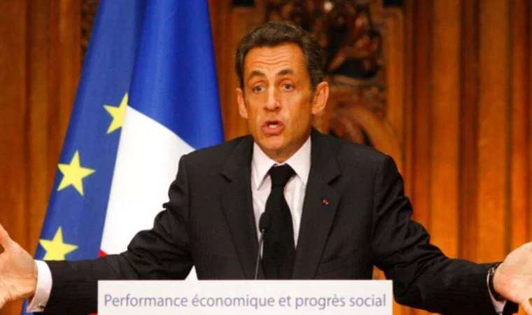 Eski Fransa Cumhurbaşkanı’na ‘dolandırıcılık’ suçlaması