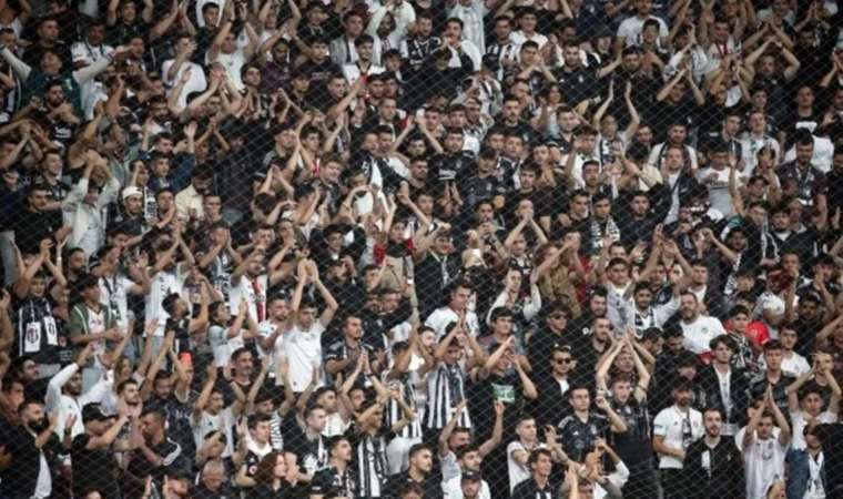 Beşiktaş taraftarı stadyumu terk etmedi: ‘O takım gelecek, hesap verecek’