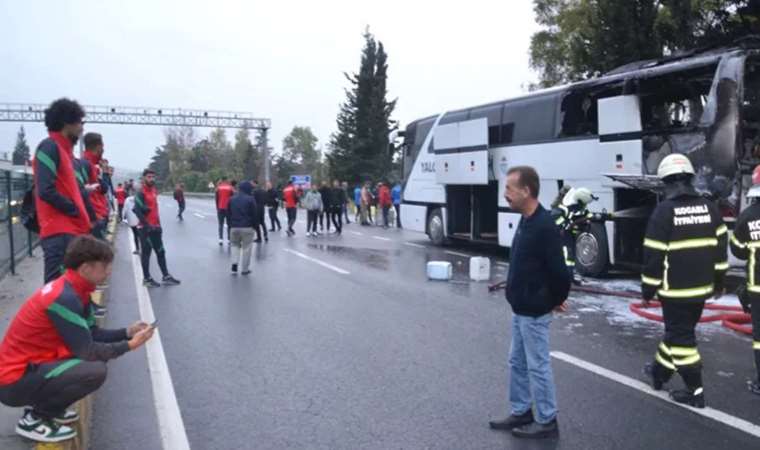 Hazırlık maçından dönüyorlardı… Futbolcuları taşıyan takım otobüsü yangında küle döndü