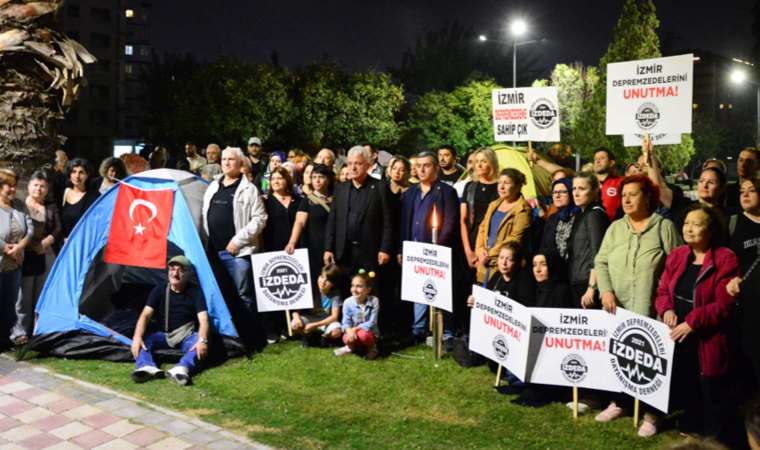 İzmirli depremzedeler parkta sabahlayacak: Artık bıçak kemiğe dayandı