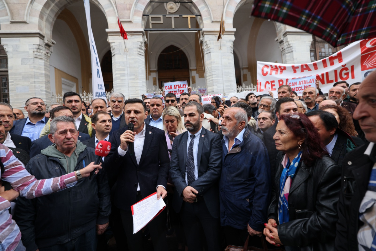 'Hukuk darbesinin' etkileri sürüyor... CHP'den Yargıtay üyelerine Anayasa kitapçığı