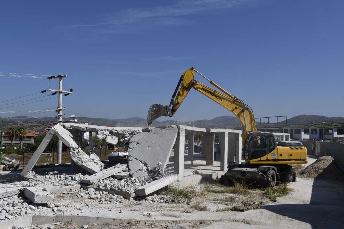 Kuşadası'nda bakanlık imar planını geri çekti