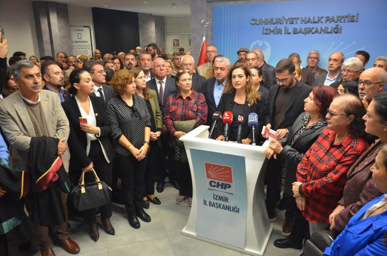 CHP İzmir’de çağrı: Darbe girişimini engelleyeceğiz