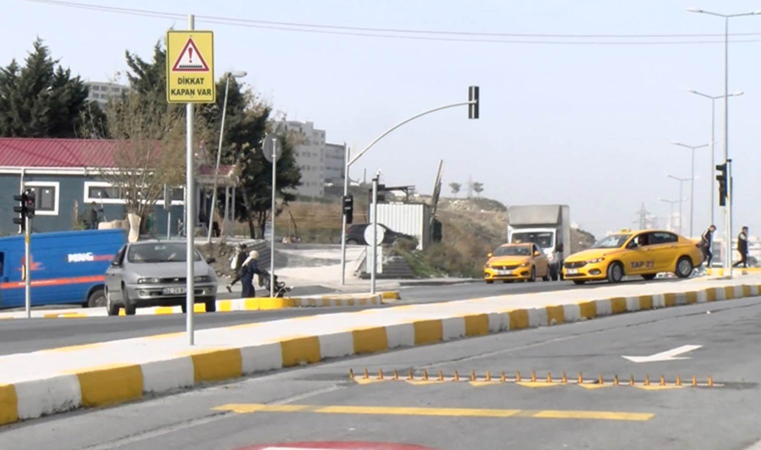 Esenyurt'ta sürücülerin 'kapan' imtihanı: Yan tarafındaki lastikçiye tepki