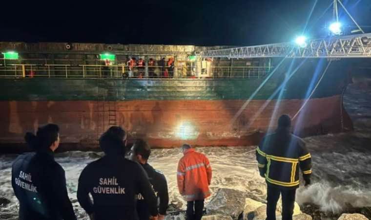 Kastamonu’da yük gemisi karaya oturdu