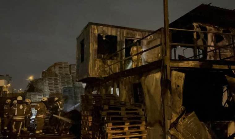 Son Dakika: Tuzla’da palet deposunda yangın