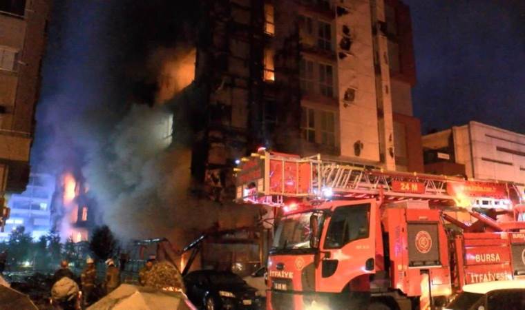 Bursa’da 10 katlı iş merkezinde yangın!