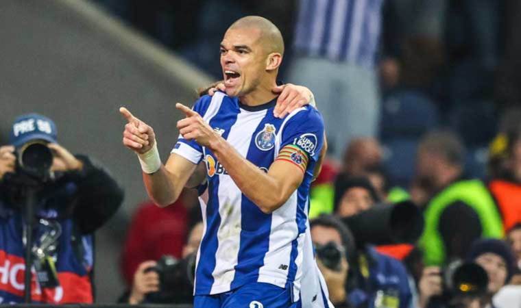 Pepe tarihe geçerken Porto evinde zorlanmadı!