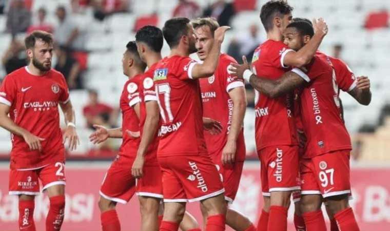 Antalyaspor, evinde rahat turladı