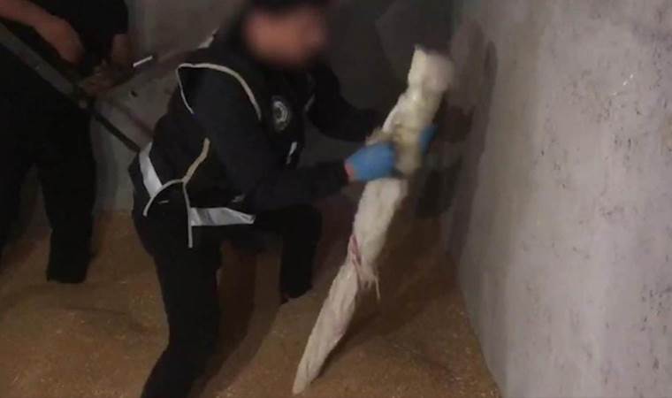 Buğdayın arasından tabanca, tüfek ve uyuşturucu çıktı