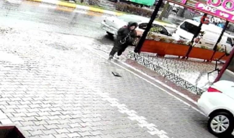 Yolda bulduğu cüzdandan binlerce lirayı alıp ortadan kayboldu!