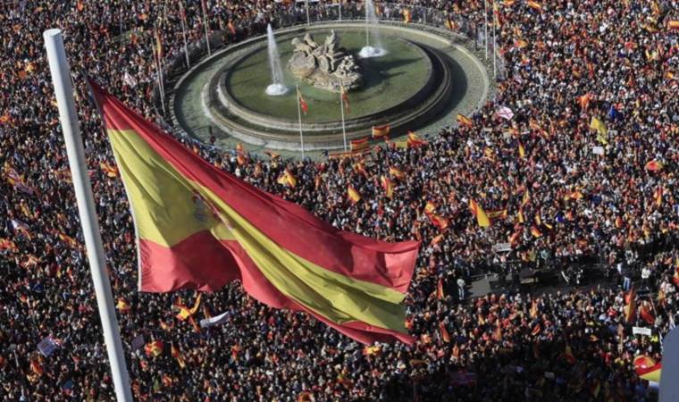 İspanya’da Katalan protestosu: Halk tasarı için sokakta